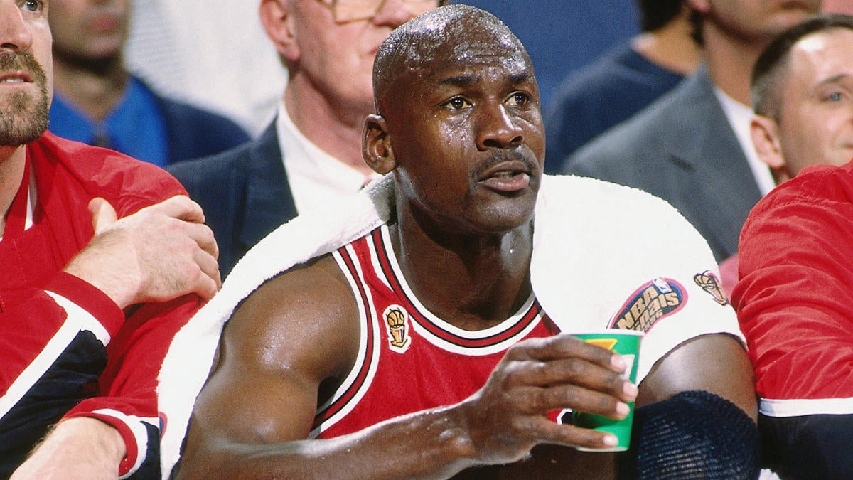 diagram Hverdage mynte Michael Jordan once checked out of NBA Finals game due to severe cramps  caused by Gatorade mix-up - CBSSports.com