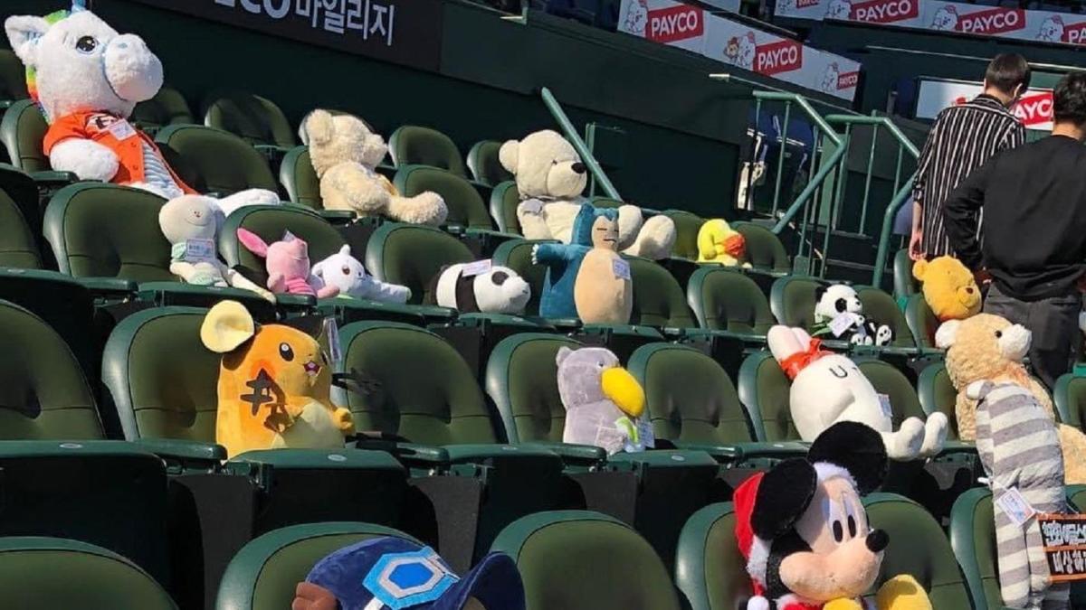 LOOK: KBO's Hanwha Eagles pack stands with stuffed animals in lieu of live  fans 