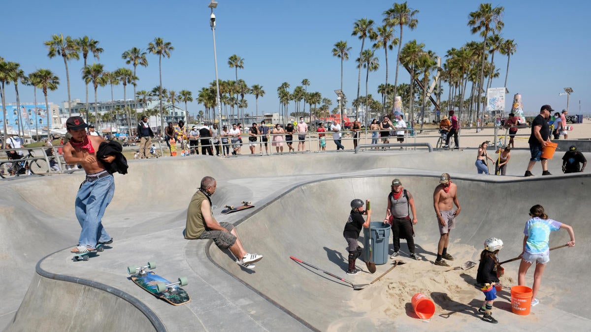 Skateboarders remove sand from iconic Venice Beach skate park despite stay-at-home orders