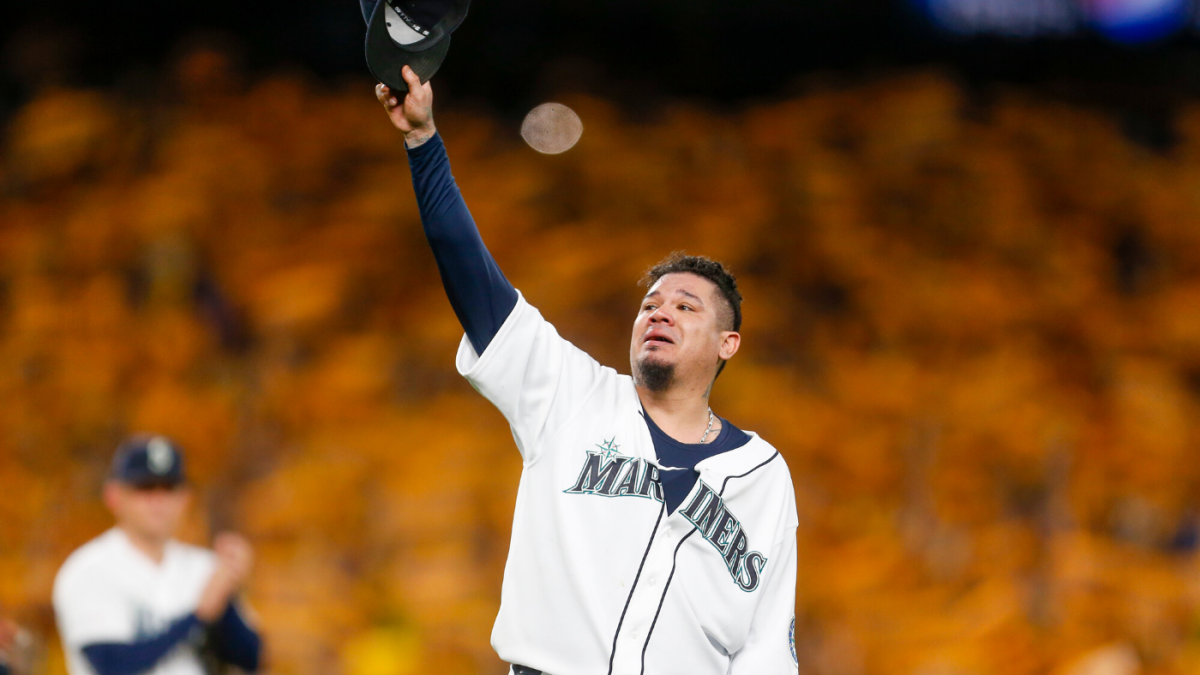 Felix Hernandez says goodbye to the crowd during his final start with the  Mariners : r/baseball