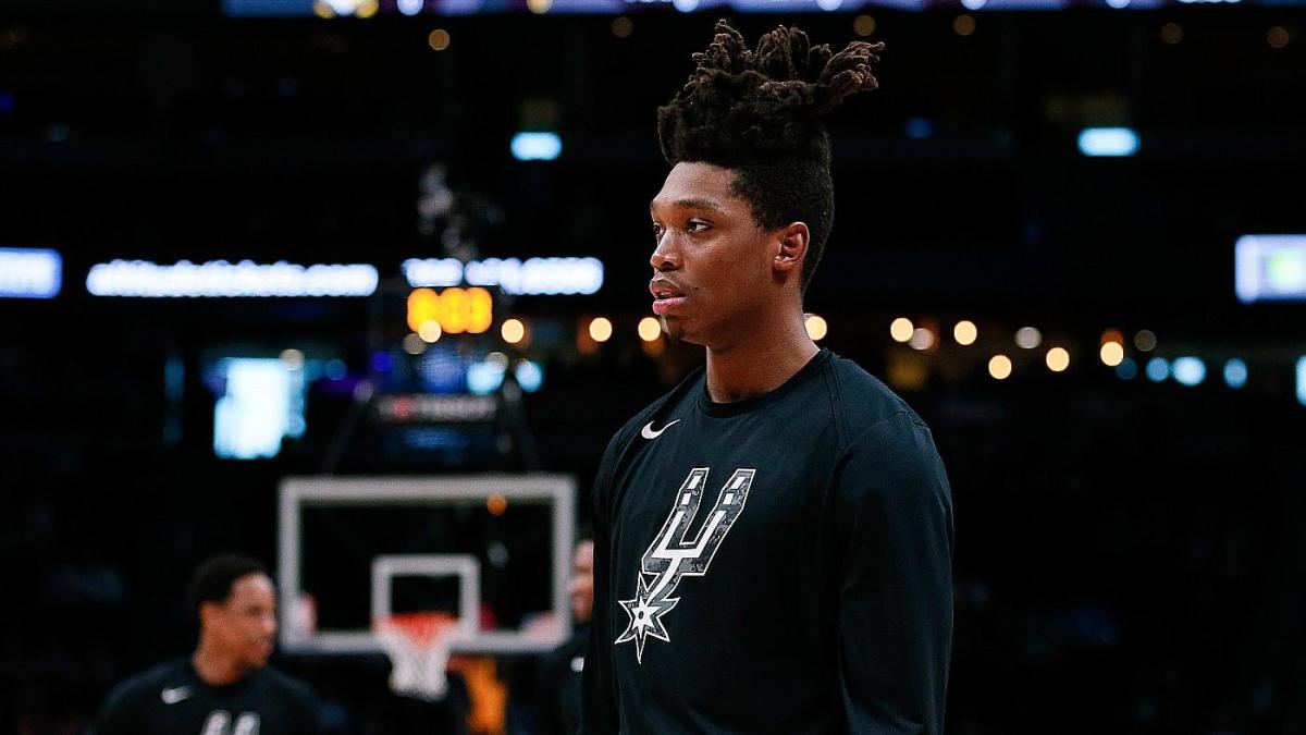 LOOK: No more floating hats! Spurs' Lonnie Walker IV cuts off
