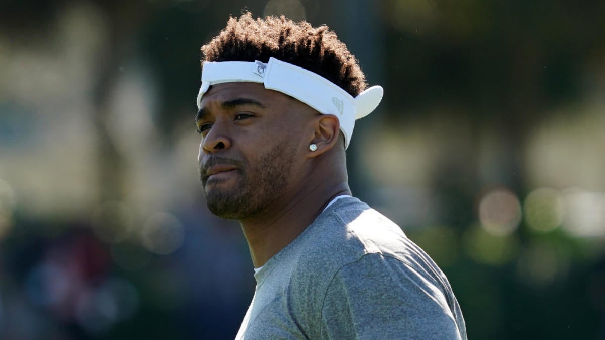 Seahawks safety Jamal Adams slices hand while slicing strawberries