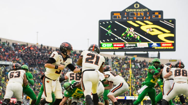 NCAA Football: Oregon State at Oregon