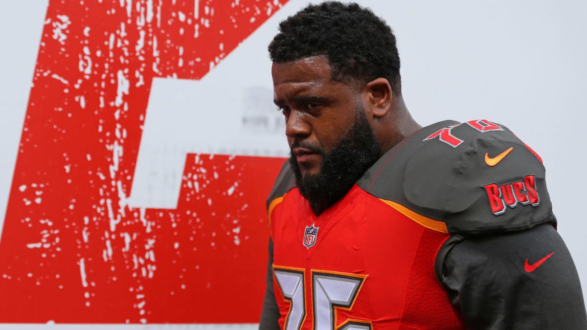 Buccaneers' Donovan Smith shares discomfort with playing through ...