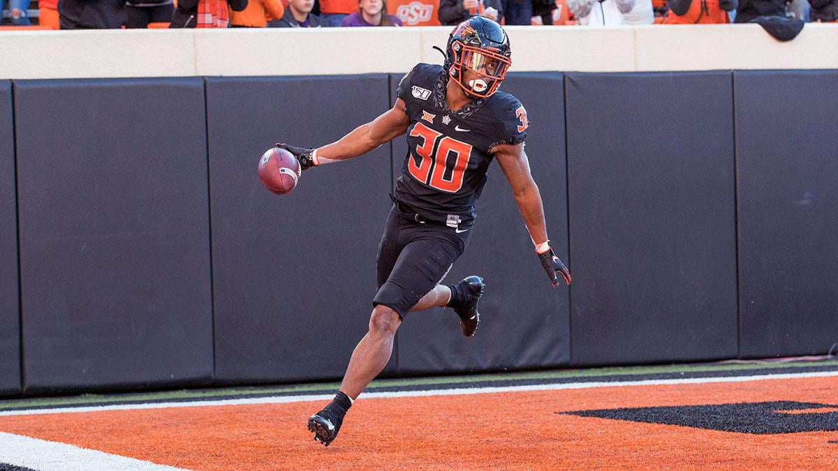 Oklahoma State's Chuba Hubbard angered by Mike Gundy's OAN shirt