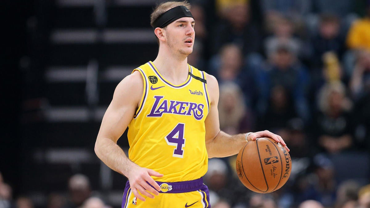 Fan honors Lakers Alex Caruso by getting married in his jersey