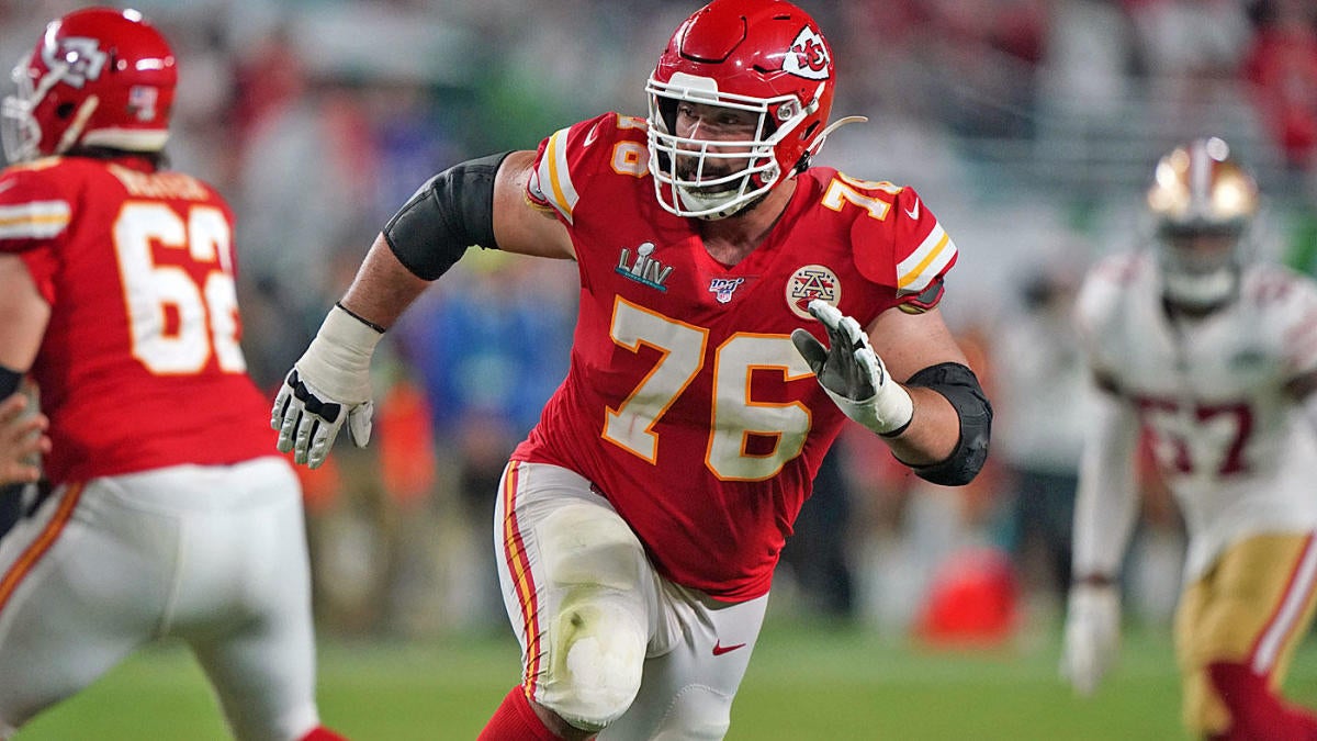 Chiefs OL Laurent Duvernay-Tardif out 4-6 weeks after breaking