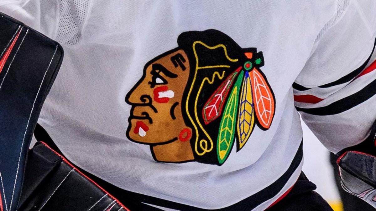 Chicago Blackhawks ban Native American headdresses at home games