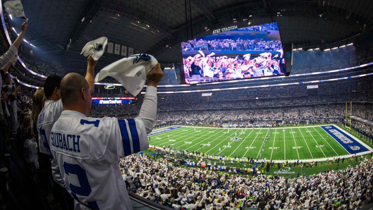 Cowboys vs 49ers: Dallas fans throw trash at the refs after