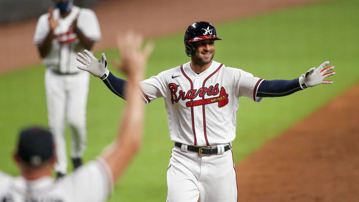 Nick Markakis of the Atlanta Braves heads to the dugout during the