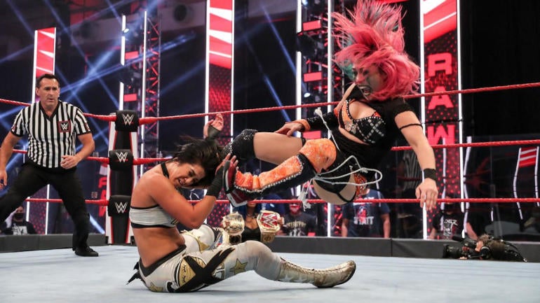 asuka-bayley-wwe-raw.jpg