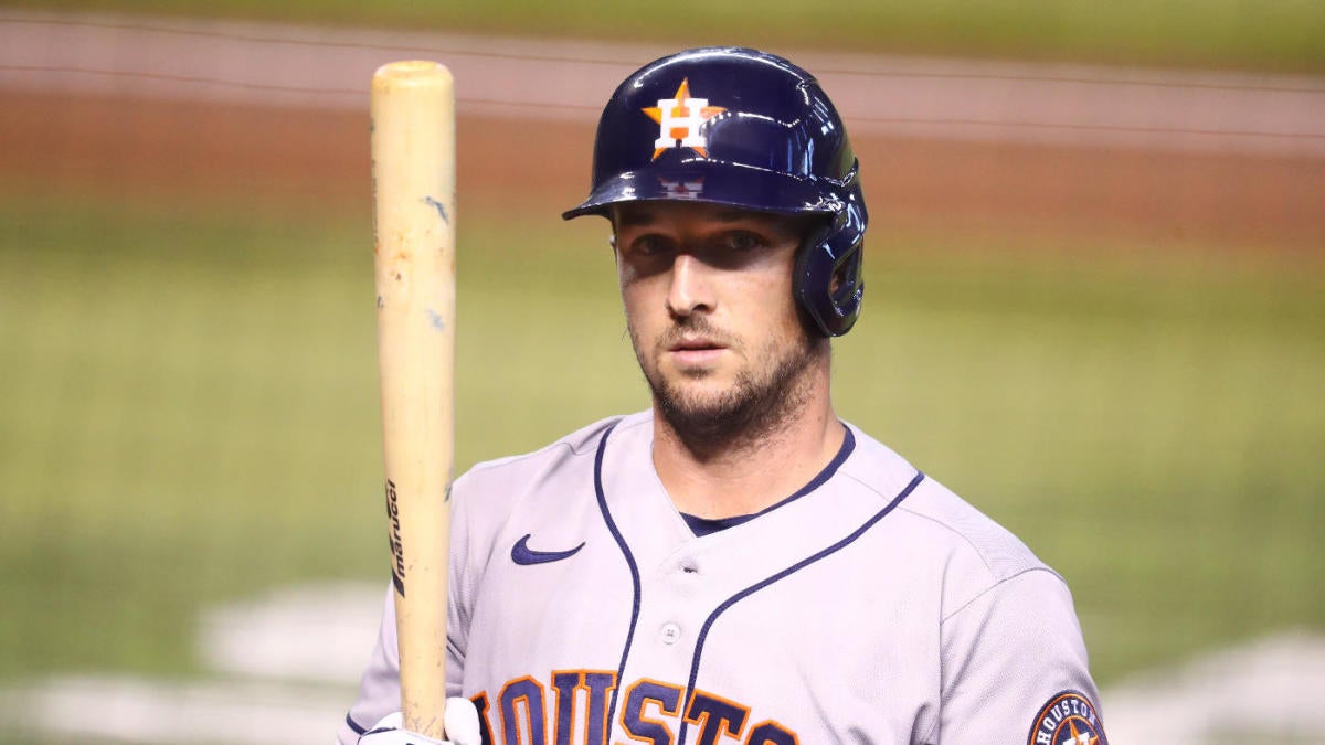 Astros star Alex Bregman suffers leg injury running to first base