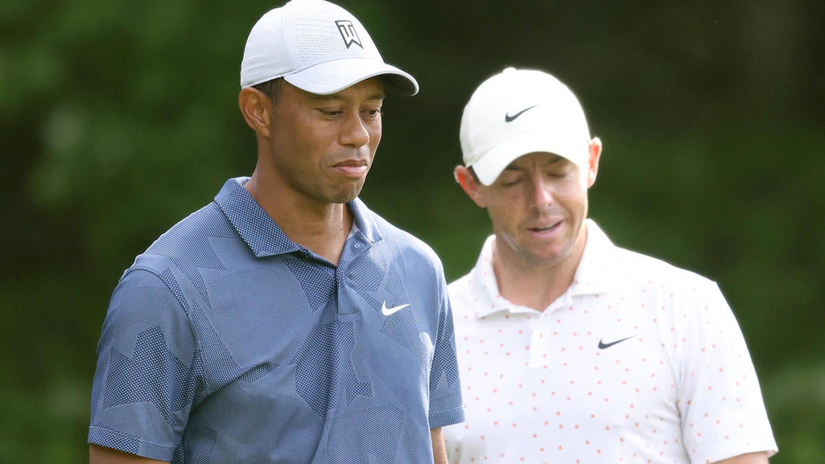 Tiger Woods Rory Mcilroy Have A Round To Forget While Playing Together At The Northern Trust Cbssports Com