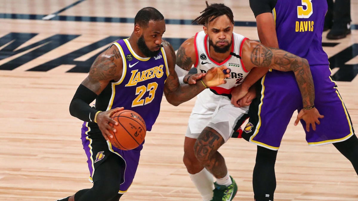 Lakers Vs Blazers Score Takeaways Lebron James Flirts With Triple Double Puts L A Ahead In The Series Cbssports Com