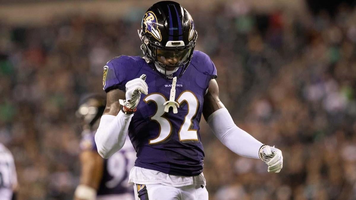 Baltimore Ravens free safety DeShon Elliott (32) wears Breonna Taylor's  name on the back of his helmet before an NFL football game against the  Kansas City Chiefs, Monday, Sept. 28, 2020, in