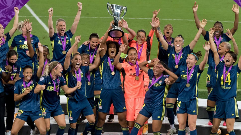 gettyimages-1228276106-lyon-win-2020-uwcl-trophy-1400.jpg