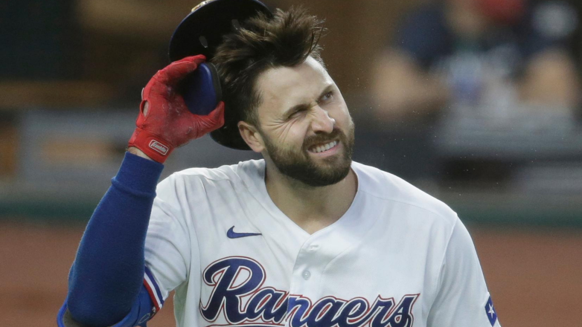 LOOK: Joey Gallo mocked by Rangers teammates for tripping over first base 