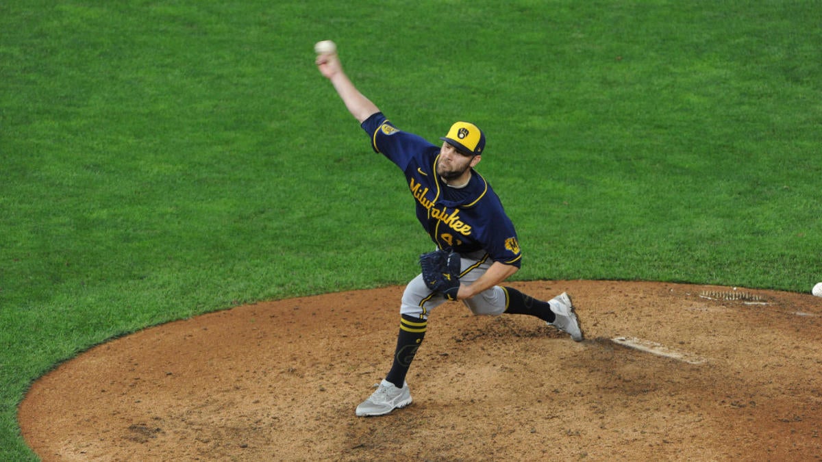Phillies add David Phelps from Brewers for more bullpen help at trade deadline thumbnail