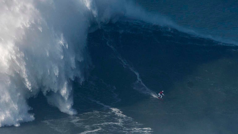 Big Wave Surfers Head to Nazare
