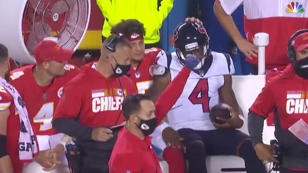 Patrick Mahomes, Deshaun Watson share hilarious sideline exchange during Chiefs-Texans NFL kickoff game