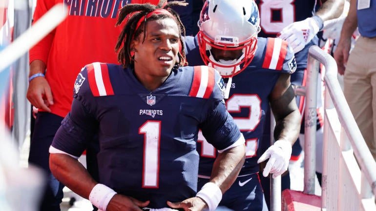 NFL: Miami Dolphins at New England Patriots
