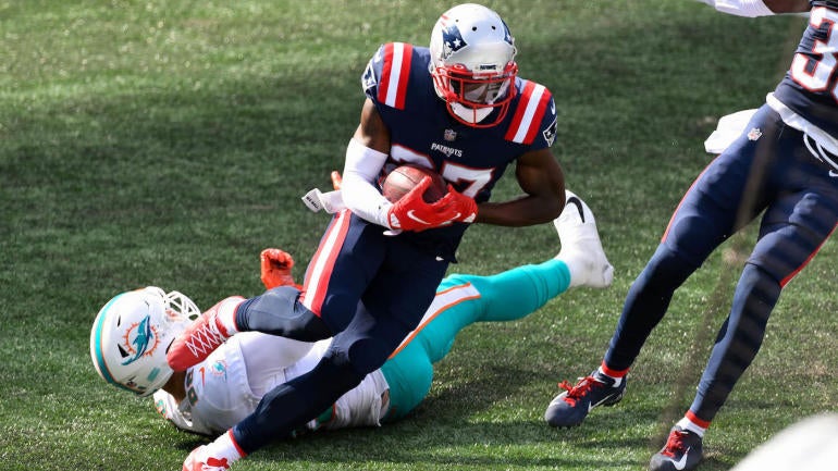NFL: Miami Dolphins at New England Patriots