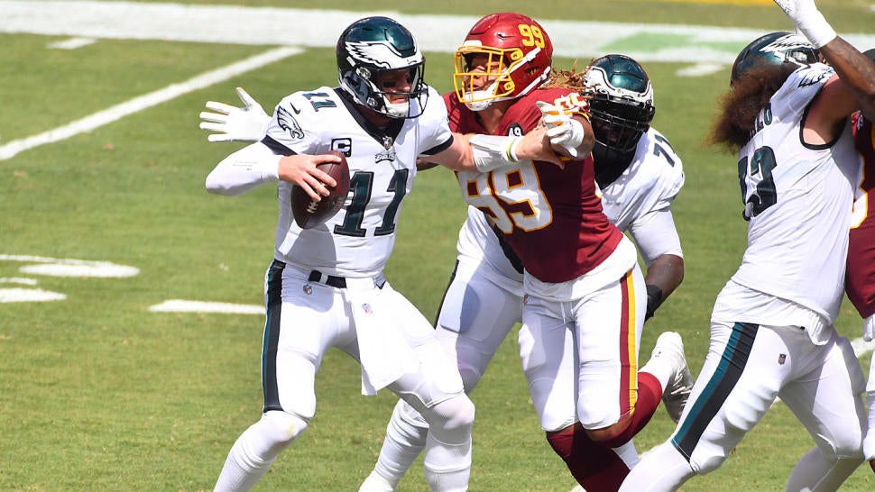 usatsi-14926588-wentz-young-fumble-2020-1400.jpg