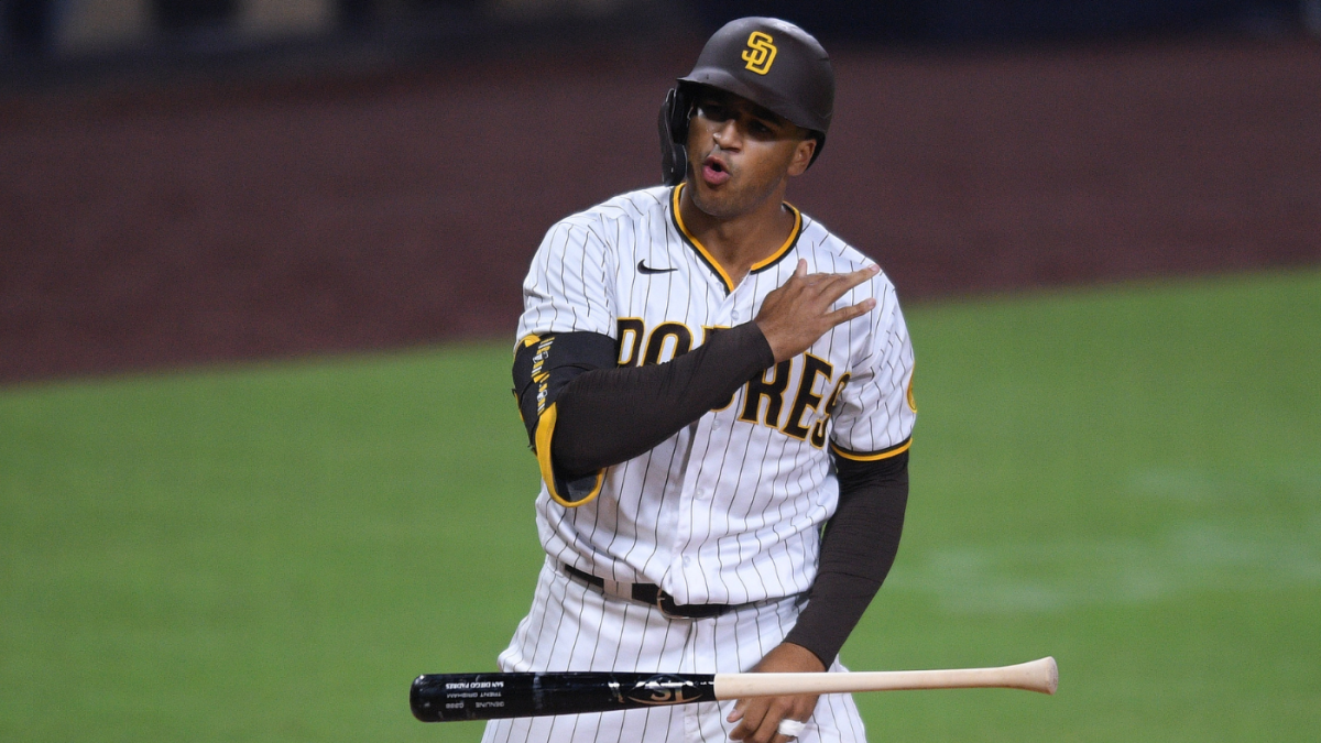 Outfielder Dave Roberts of the San Diego Padres runs the bases