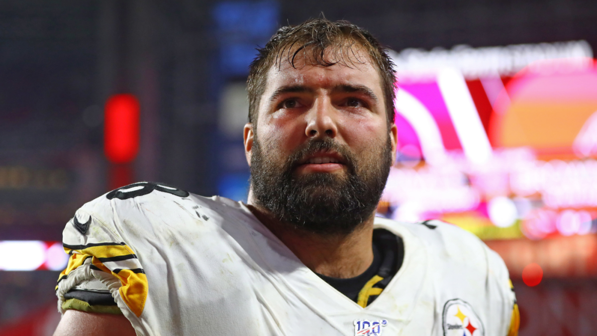 Steelers' Alejandro Villanueva covers name of police shooting victim on  helmet with name of military veteran 