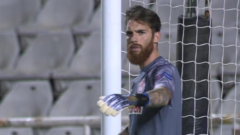 olympiacos-goalie.jpg
