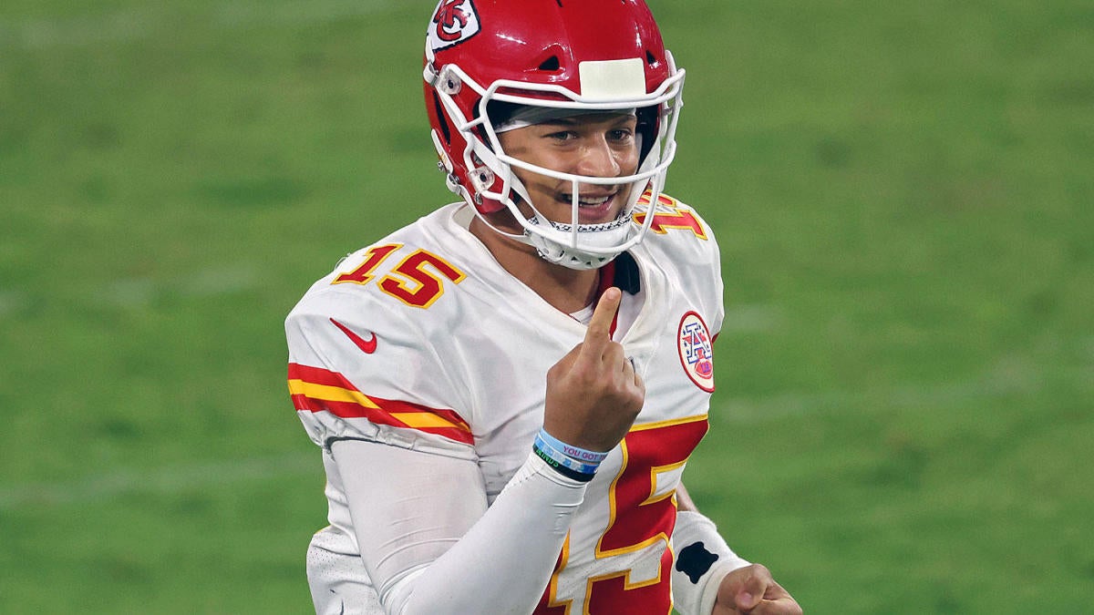 Bill Belichick gives Patrick Mahomes a compliment the Patriots