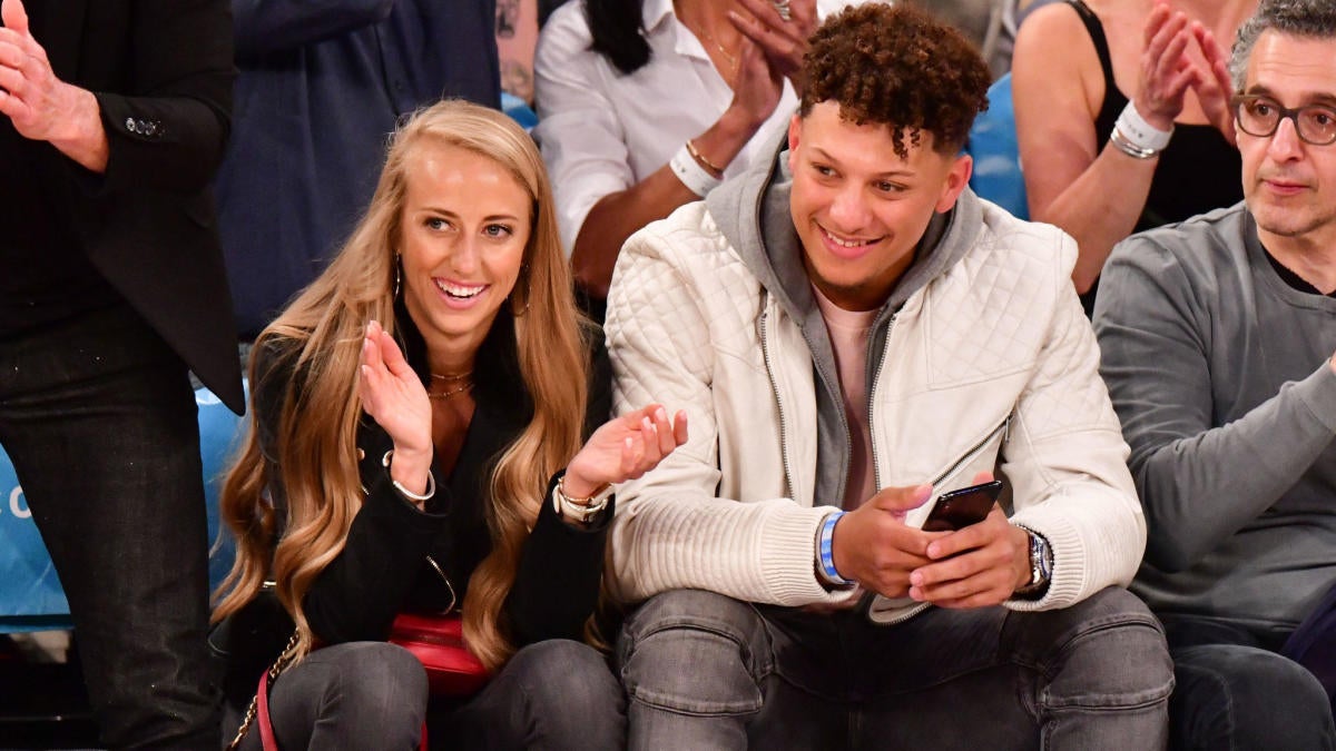 SportsCenter - Patrick Mahomes and his fiancée Brittany Matthews announced  they're expecting a baby soon 🙌 (via ESPN)
