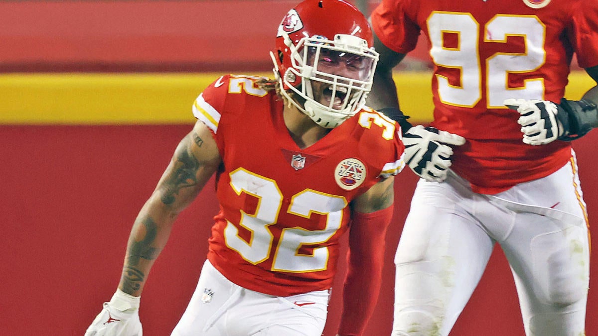 How long is Chiefs player Tyrann Mathieu ruled out for after sustaining a  concussion? - AS USA