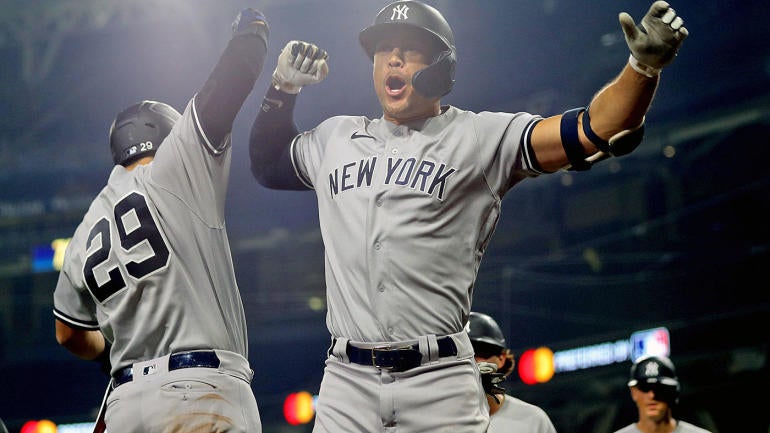 giancarlo-stanton-gio-urshela-yankees.jpg