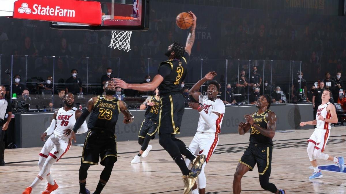 Lakers-Heat NBA Finals: LeBron James tosses alley-oop to Anthony Davis to get offense going in Game 5 - CBSSports.com