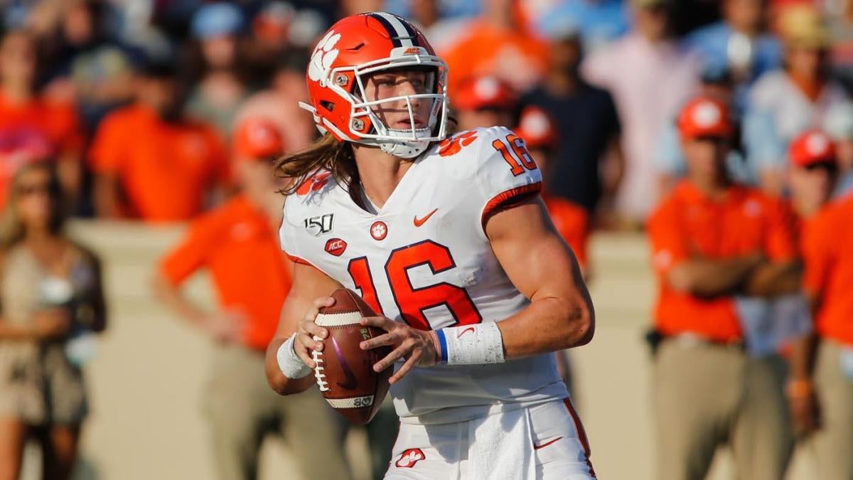 21 Nfl Mock Draft Jaguars Get Protection For Trevor Lawrence Lions Go Qb After Trading Matthew Stafford Cbssports Com