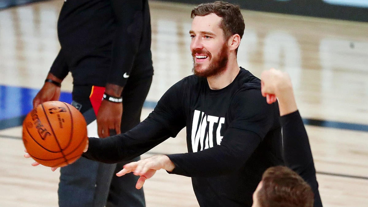 Nba Finals Heat S Goran Dragic Checks Into Game 6 Sees First Action Since Injuring Foot In Opener Vs Lakers Cbssports Com