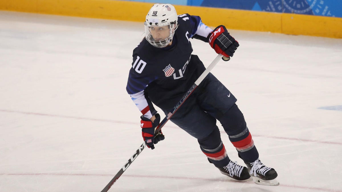 Meghan Duggan United States Women S Hockey Team Captain Announces Retirement Cbssports Com