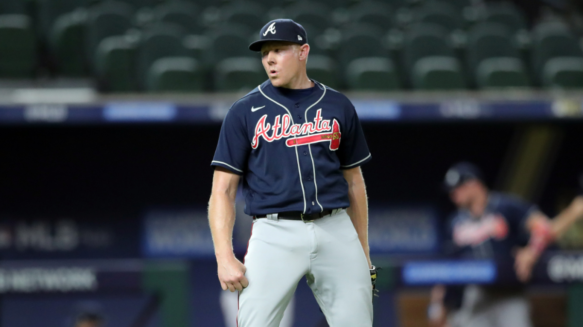 Braves pitcher Mark Melancon casually catching this Ozzie Albies bomb  mid-bullpen warm-up is your highlight of the night, This is the Loop