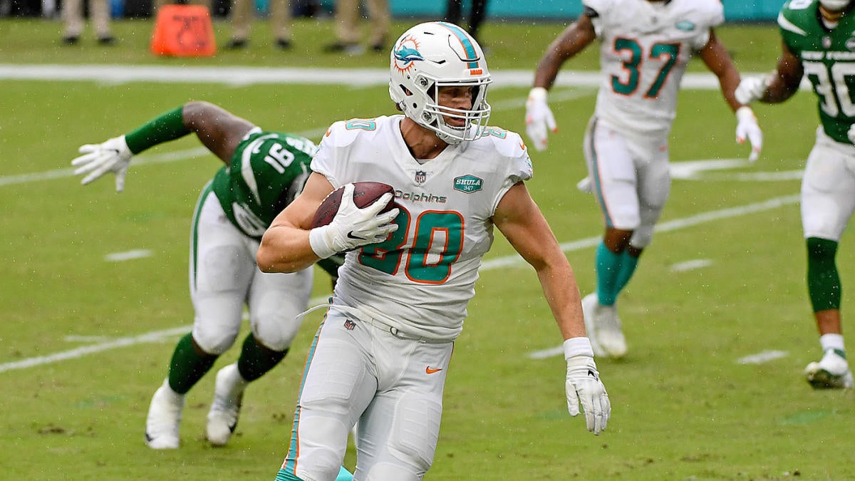 Miami Dolphins tight end Tanner Conner (80) runs for the play during an NFL  football game against the Cincinnati Bengals, Thursday, Sept. 29, 2022, in  Cincinnati. (AP Photo/Emilee Chinn Stock Photo - Alamy