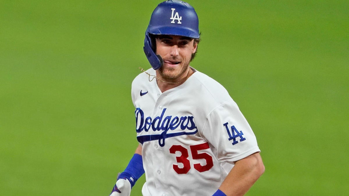 Dodgers' Cody Bellinger dislocates shoulder celebrating home run