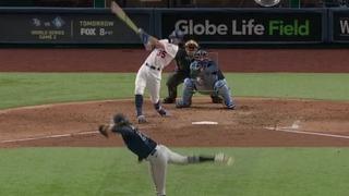 Cody Bellinger swung his bat at a wasp in the World Series