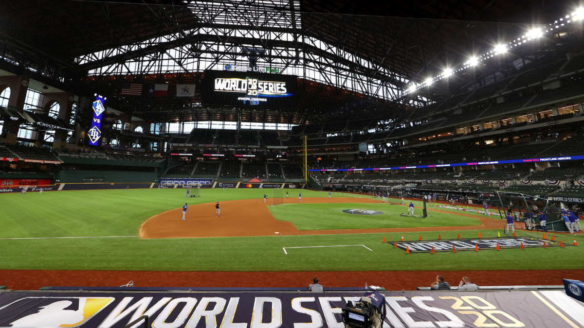 Why is the Globe Life Field roof closed for ALCS Game 3?