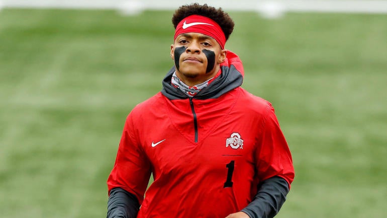 usatsi-15106714-justin-fields-buckeyes-qb-2020-pregame-1400.jpg