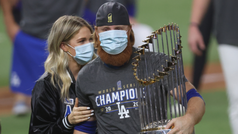 Justin Turner leaves Dodgers' World Series-clinching win ...