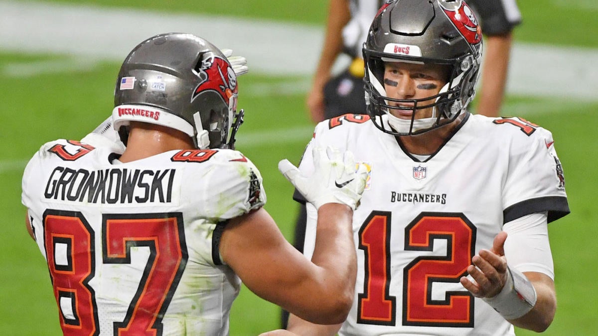 Video: Rob Gronkowski had great reaction to Bucs' Super Bowl ring