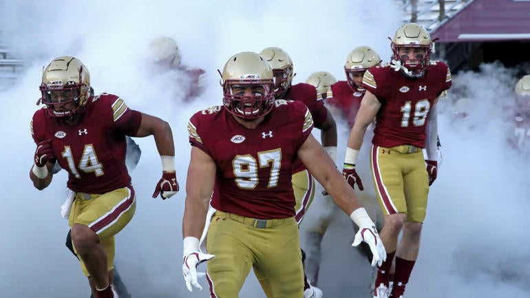 usatsi-15107694-ian-book-notre-dame-qb-pregame-2020-1400.jpg