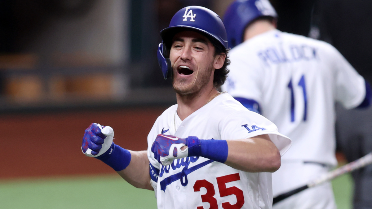 Dodgers' Cody Bellinger dislocates shoulder celebrating home run