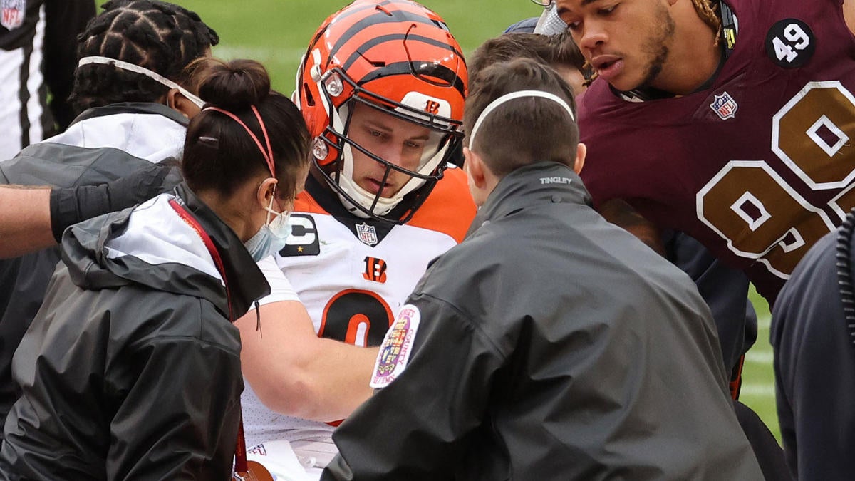 Bengals QB Joe Burrow carted off field in 3rd quarter of Sunday's game with  knee injury