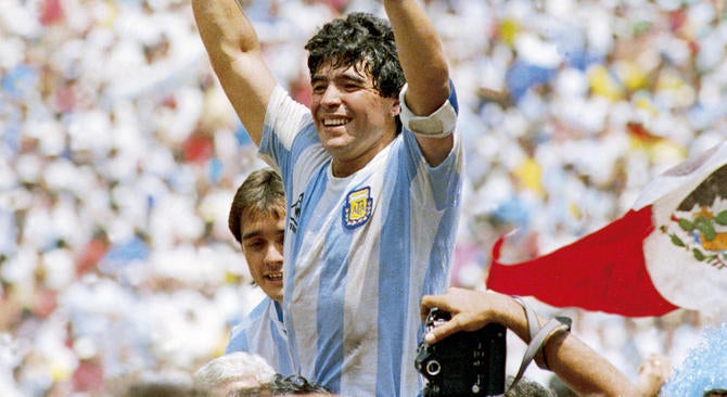 gettyimages-1064052248-diego-maradona-argentina-wins-1986-world-cup-1400.jpg